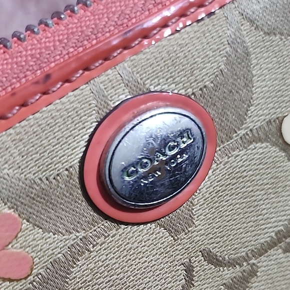 Coach Floral Beige and Pink Women's Wallet - Picture 4 of 11